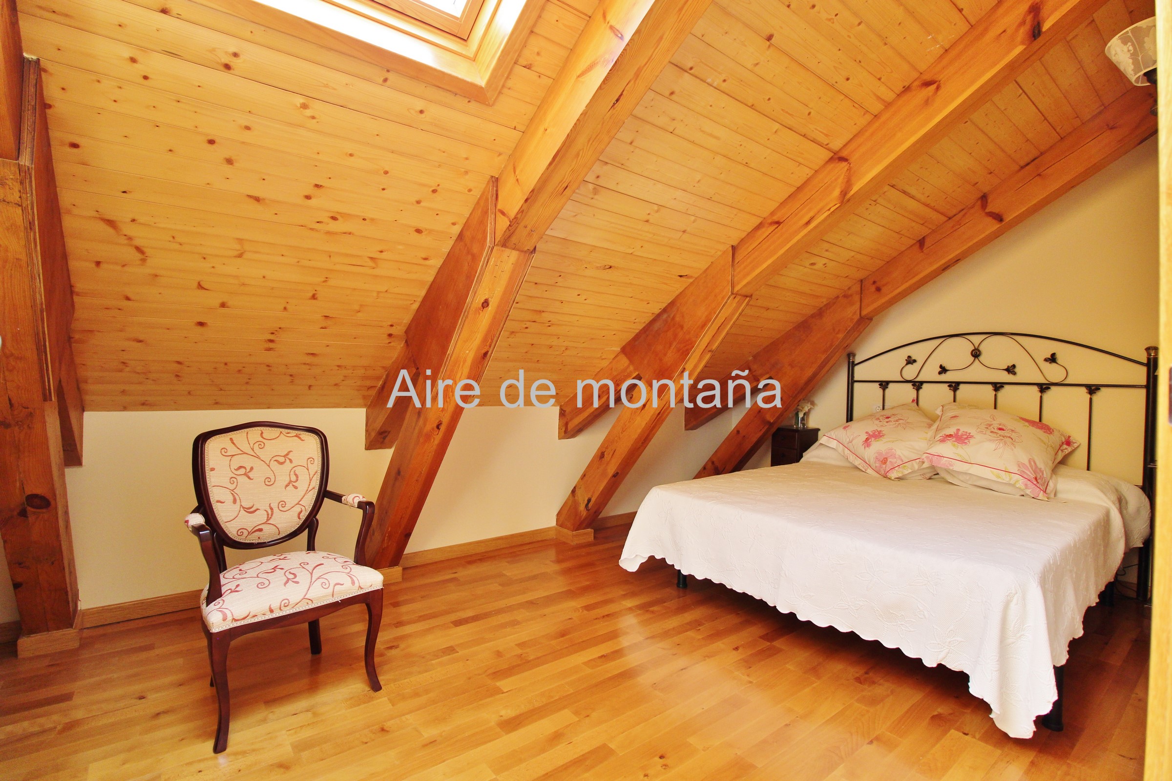 Amplitud y confort en esta vivienda de Castiello de Jaca - Aire de Montaña