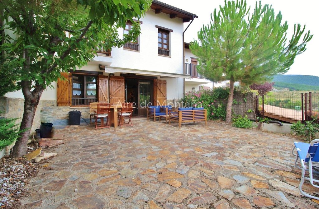 Bajo con amplia terraza en Badaguás - Aire de Montaña