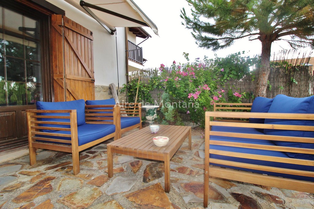 Bajo con amplia terraza en Badaguás - Aire de Montaña