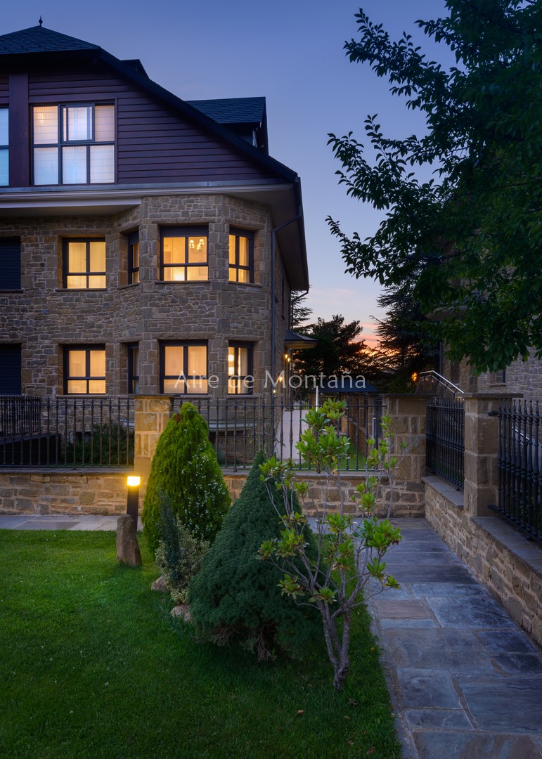 Chalet adosado en venta en paseo de la Cantera, Jaca - Aire de Montaña